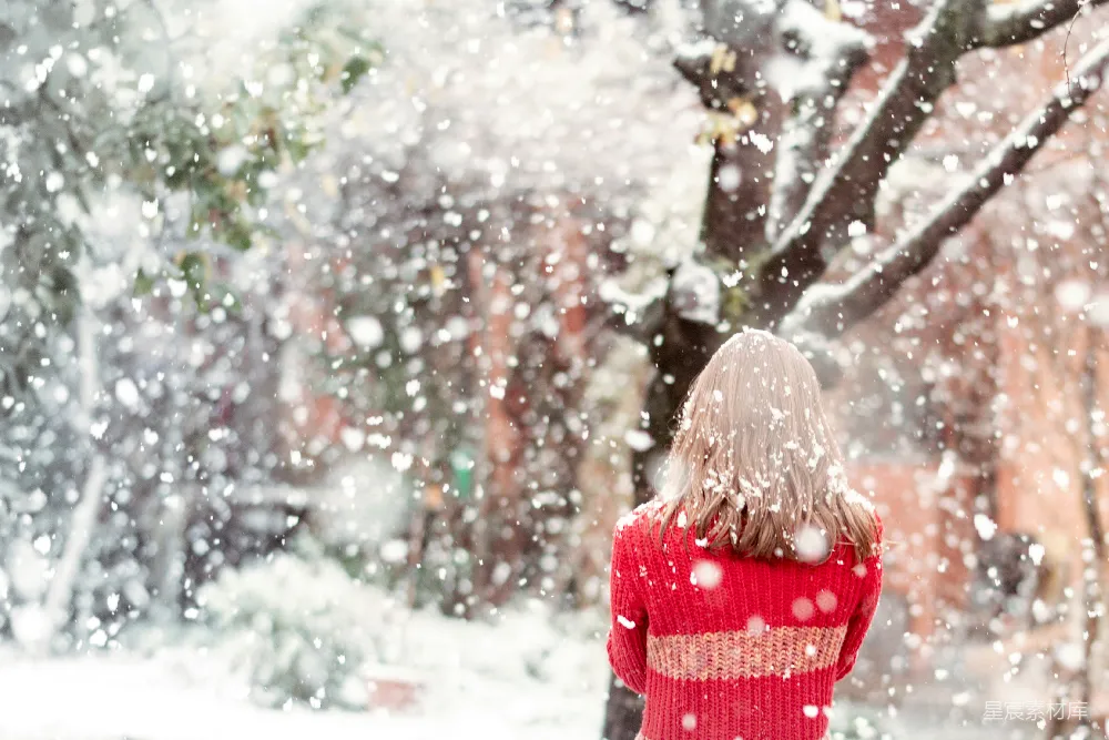 高清摄影 冬景 雪景 孤独 女性 红色 雪中红衣少女