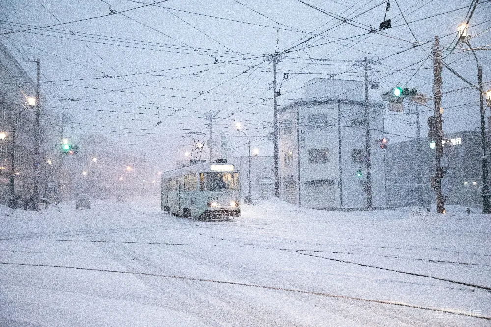高清摄影 雪景 电车 城市 冬季 交通 雪中的电车