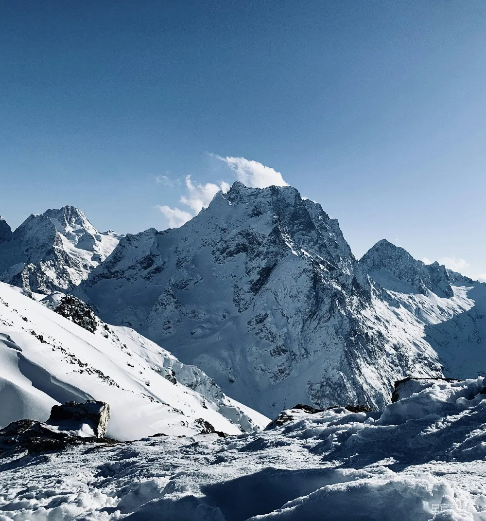 高清摄影 雪山 自然风光 冬季 户外探险 风景如画 雪域壮丽山峰