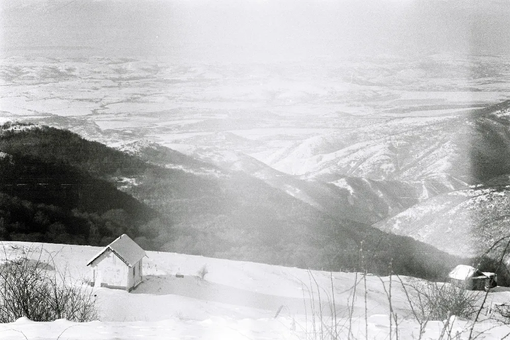 高清摄影 雪景 乡村 小屋 黑白 冬季 雪景中的小屋