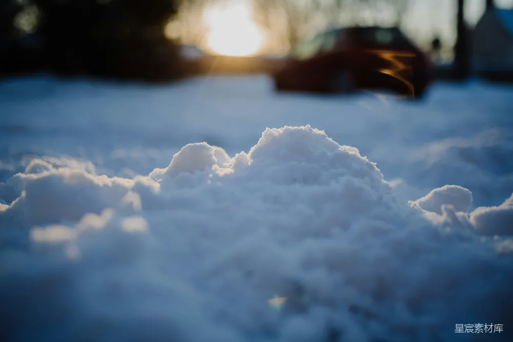 高清摄影 冬季 雪景 阳光 自然 宁静 冬日雪地上的阳光