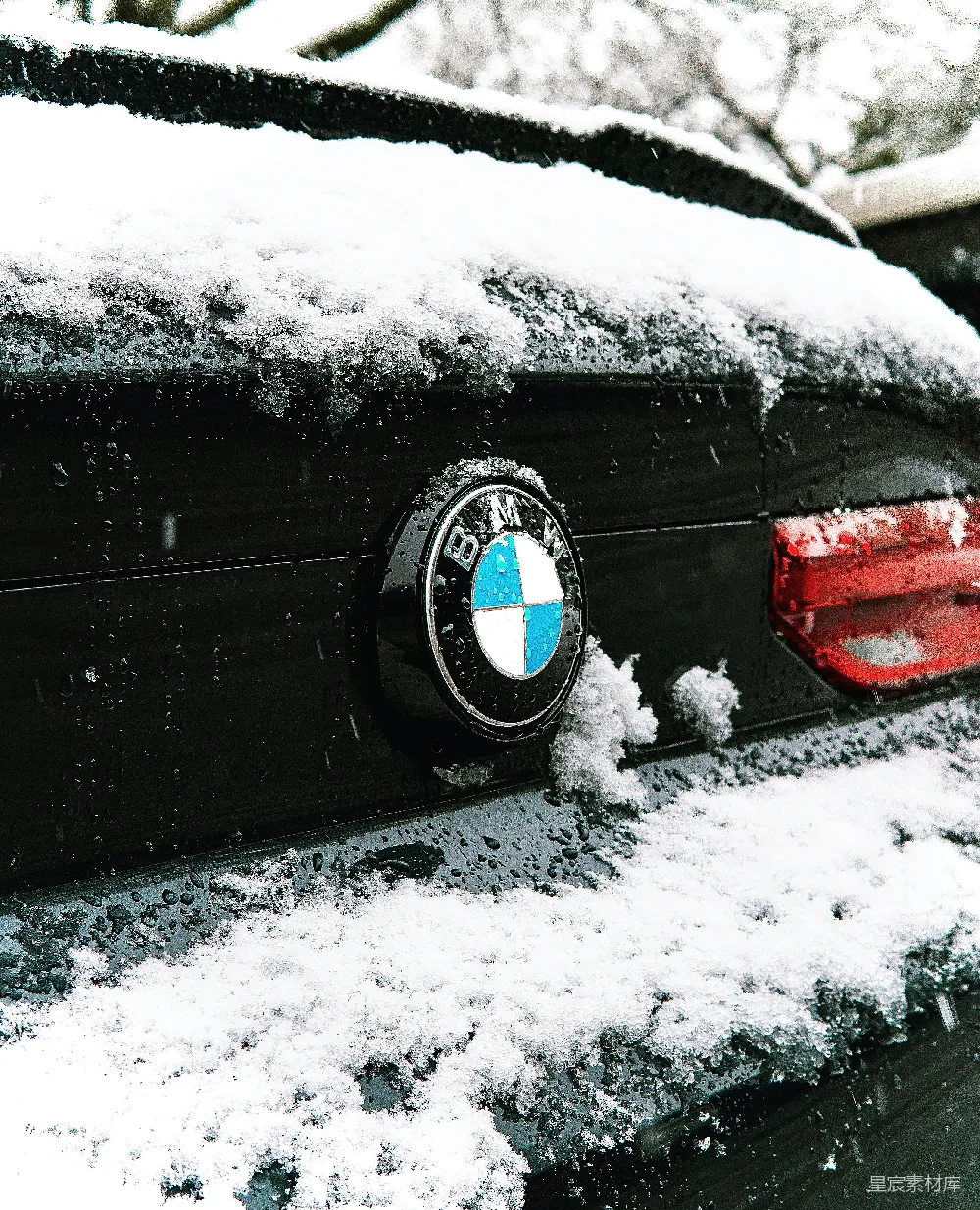 高清摄影 汽车 雪景 宝马 冬季 车标 雪中BMW