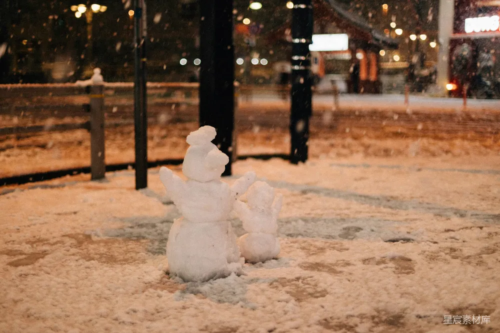 高清摄影 雪人 父子 夜晚 冬日 家庭 雪夜里的父子雪人