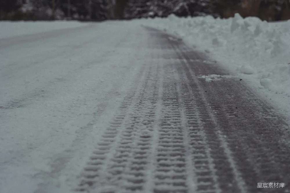 高清摄影 雪地 轮胎印 冬季 自然 静谧 雪地轮胎印