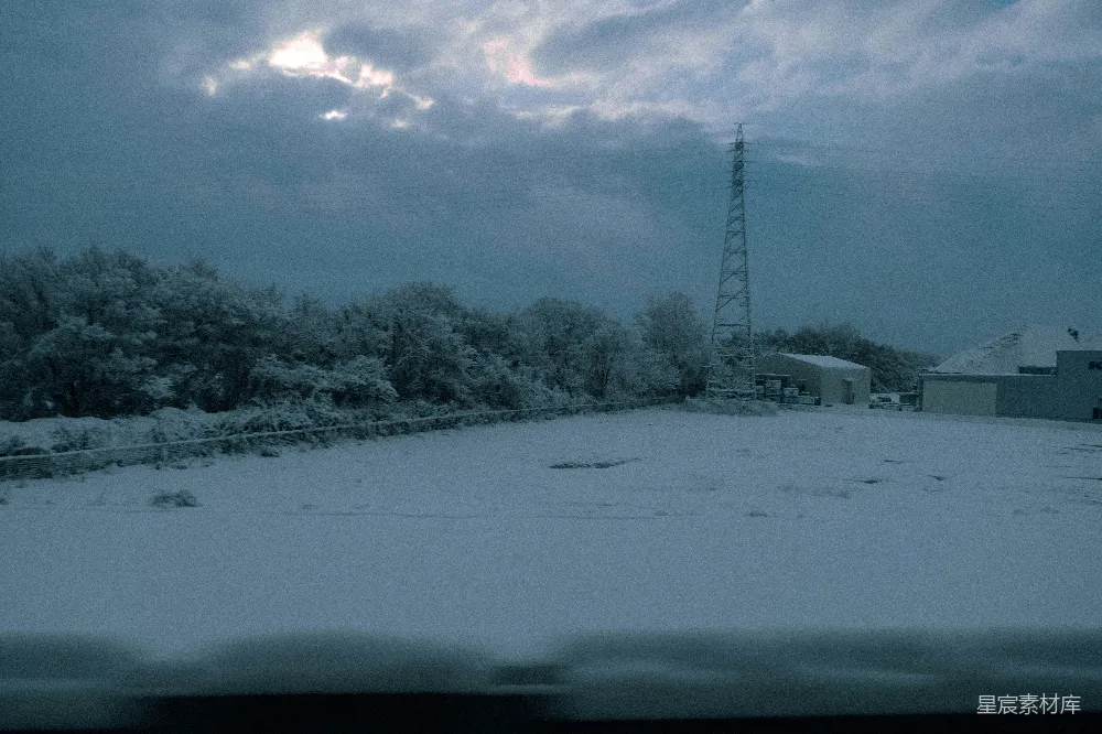 高清摄影 冬季 雪景 工业 风景 冷色调 冬日雪景中的工业塔