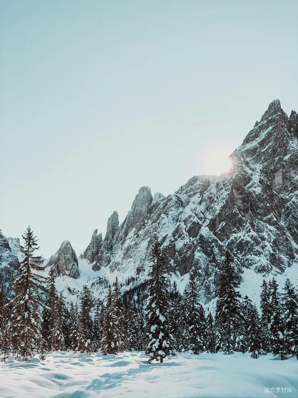 高清摄影 雪山 冬景 自然风光 晨光 户外 冬日雪山晨曦