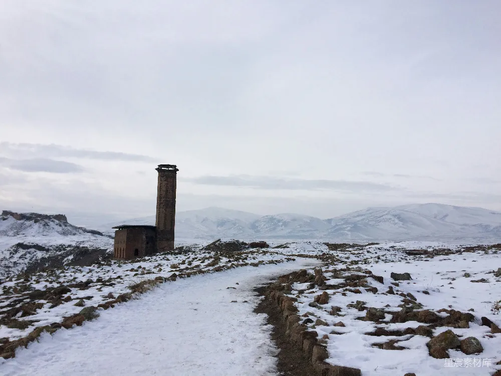 高清摄影 雪景 古塔 冬季 荒野 历史遗迹 雪地中的古塔