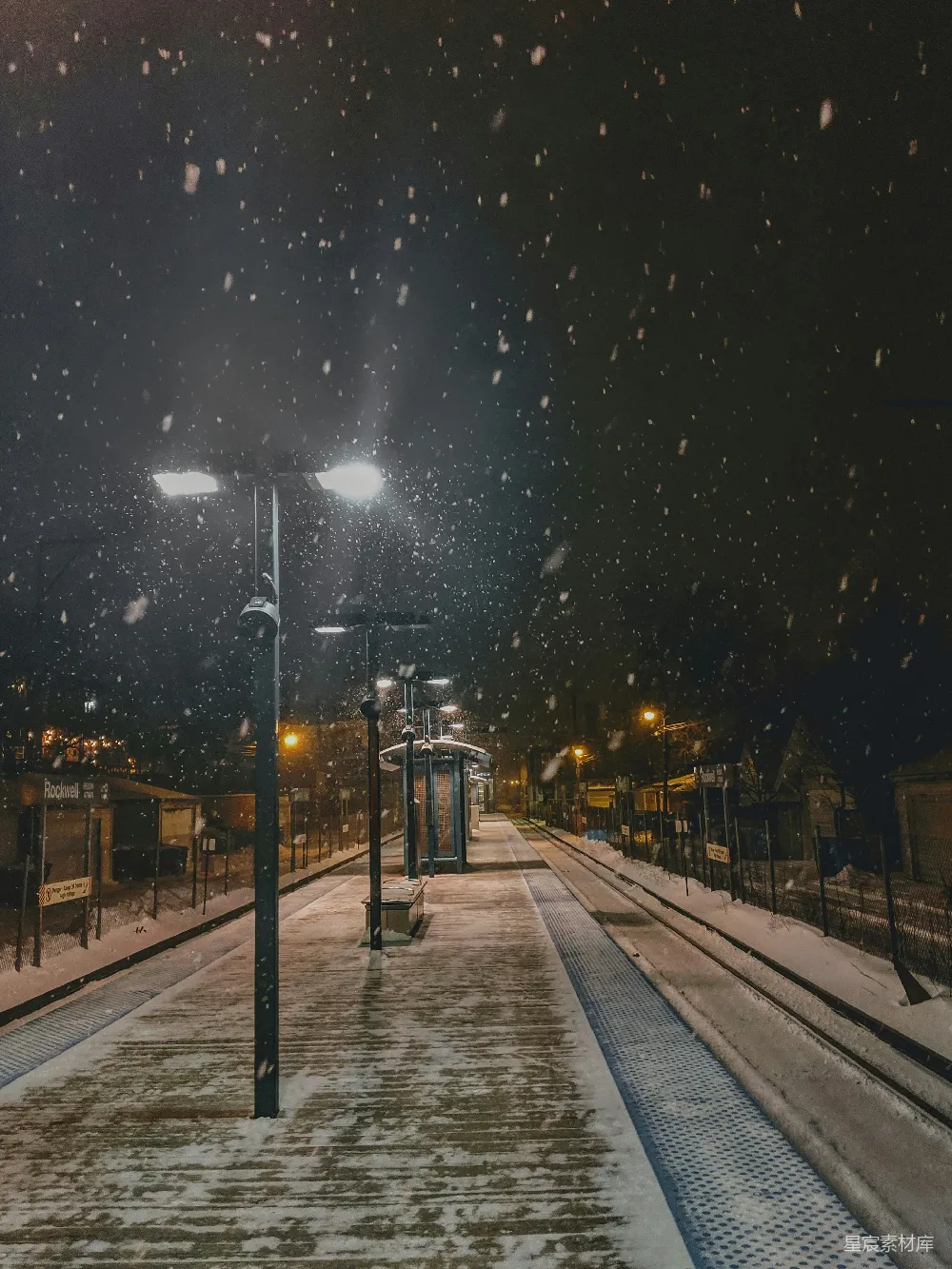 高清摄影 雪景 夜晚 车站 城市 冬季 雪夜中的车站