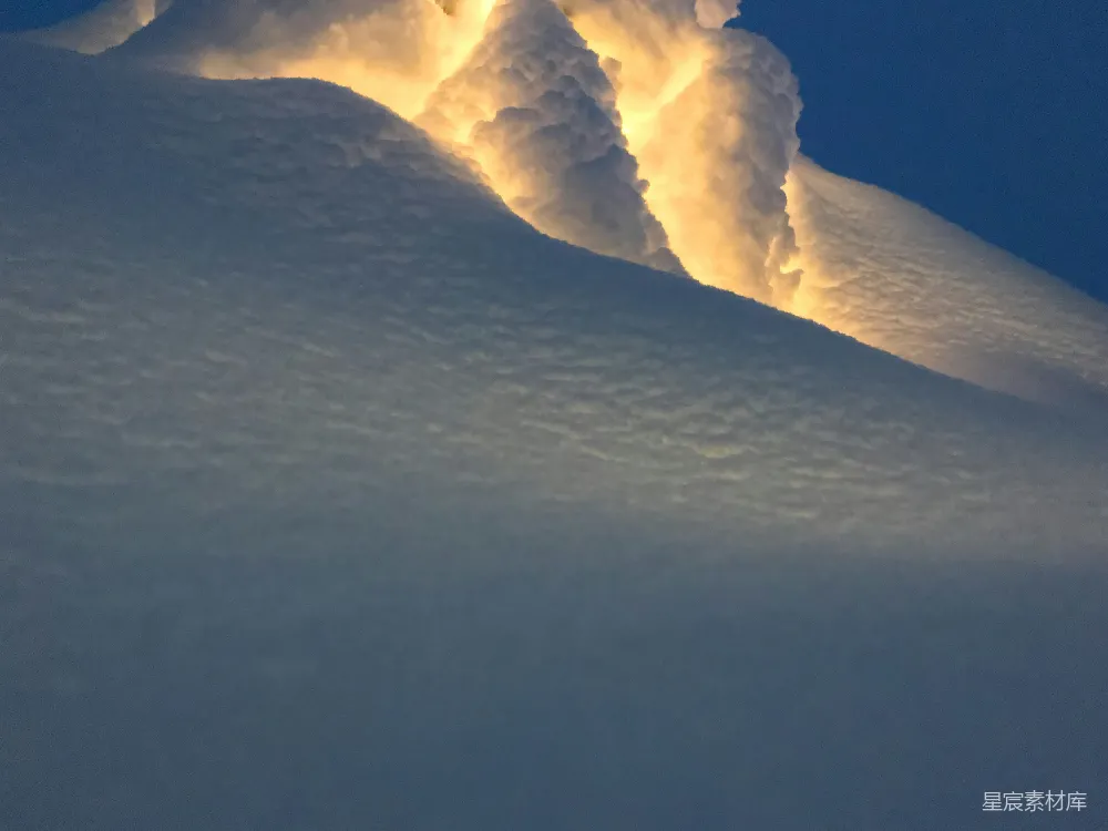 高清摄影 自然风光 日落 云层 宁静 天空 夕阳下的云层奇观