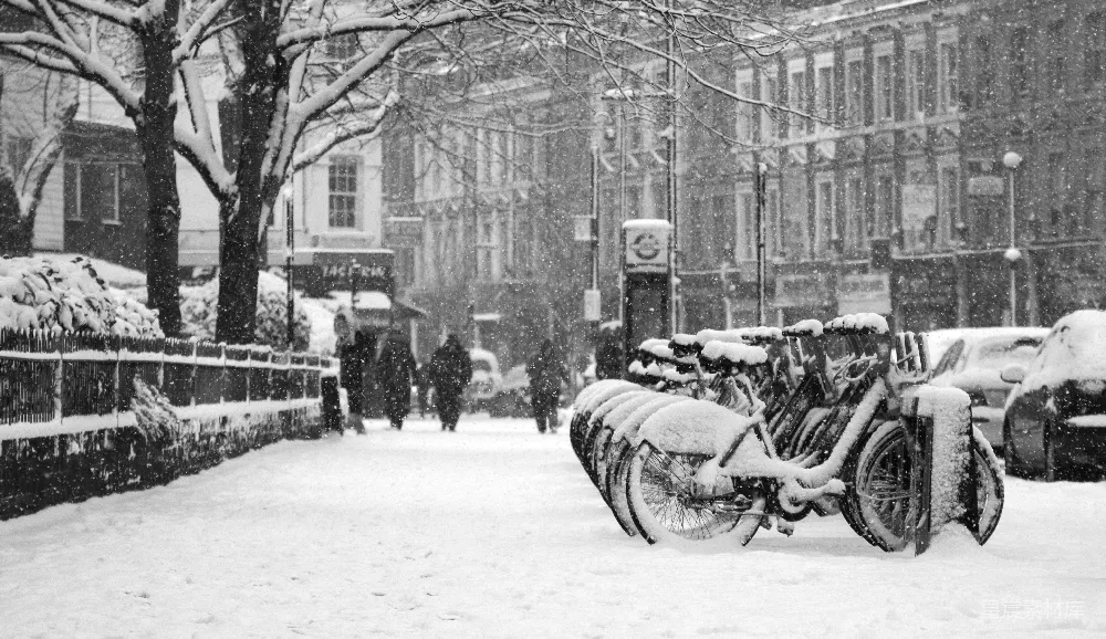 高清摄影 雪景 城市 自行车 黑白 冬季 冬日雪景中的自行车