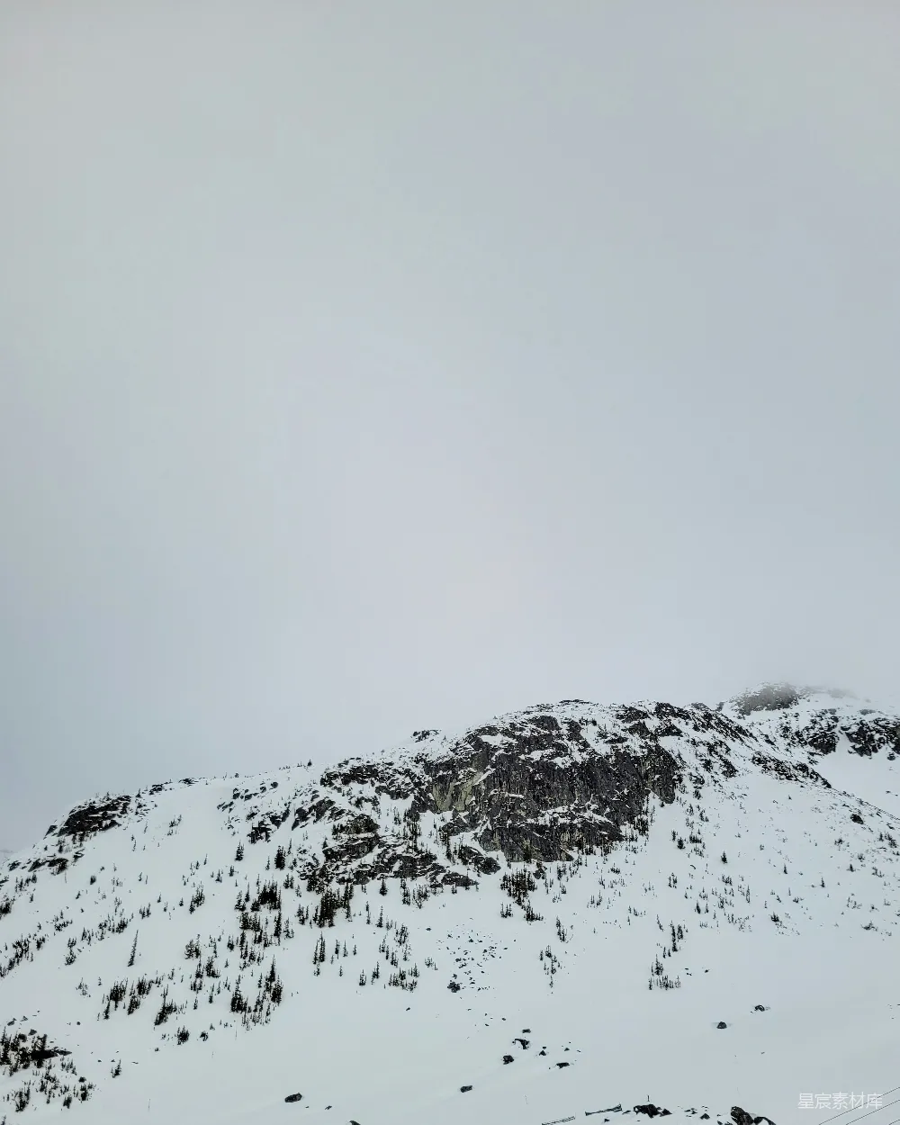 高清摄影 雪山 冬季 自然风光 宁静 户外 雪覆山峦