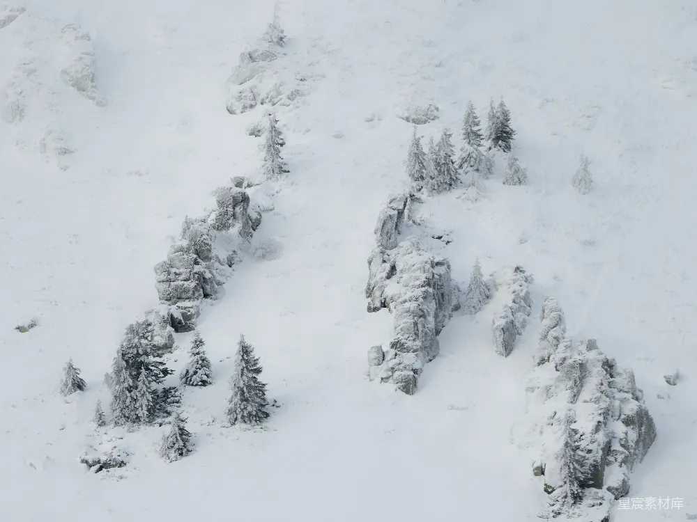 高清摄影 雪景 自然风光 岩石 冬季 户外 雪后的山间岩石