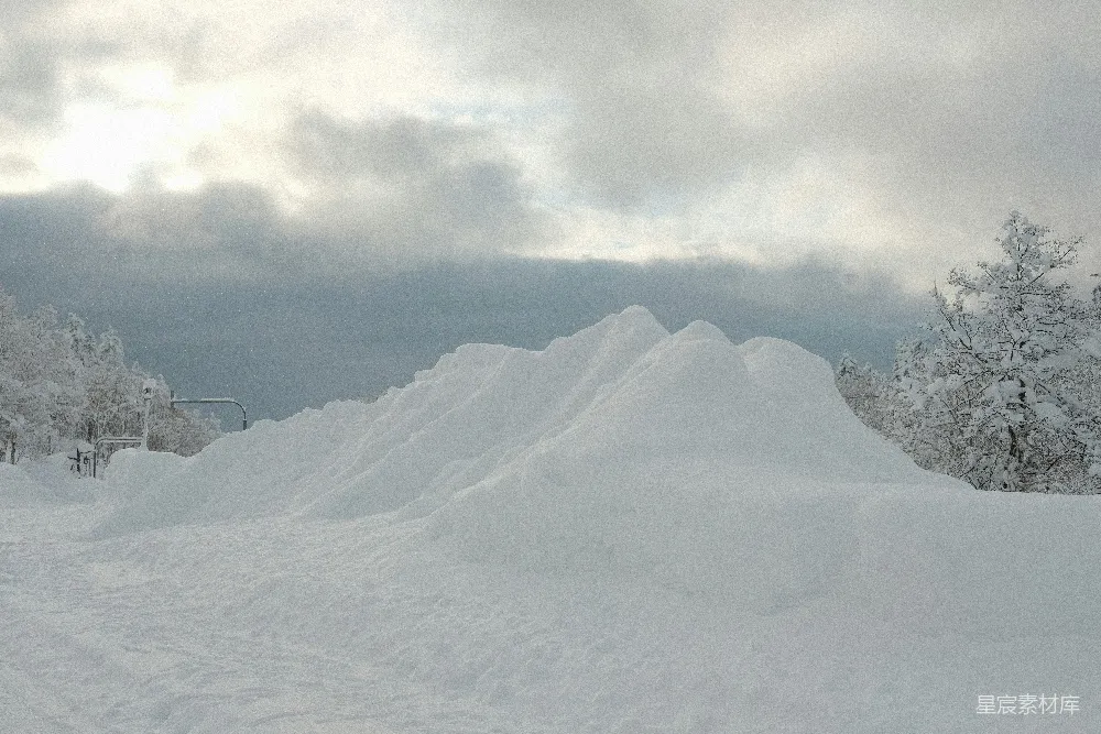 高清摄影 雪景 冬季 户外 自然 雪地堆雪人