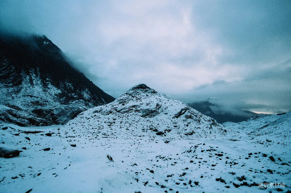 高清摄影 雪山 冬季 自然风光 宁静 户外 冬日雪山