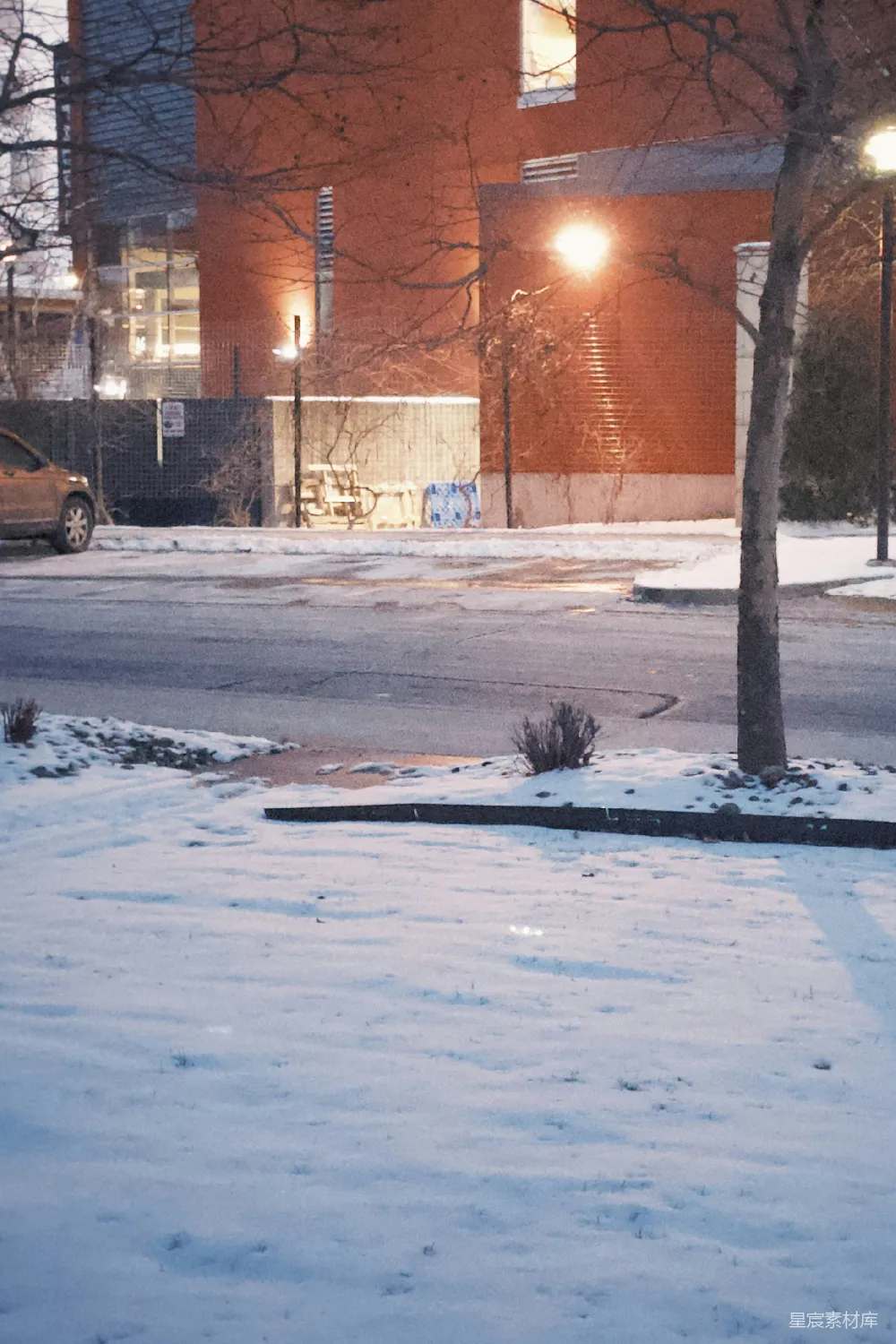 高清摄影 冬日 黄昏 街景 雪景 城市 冬日黄昏的宁静街景