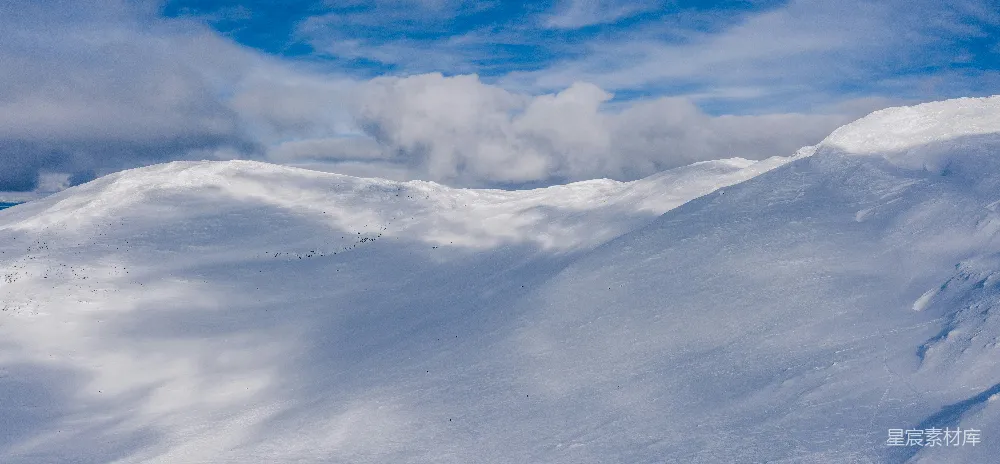 高清摄影 雪景 自然风光 户外探险 冬季景观 山脉 雪覆盖的山丘
