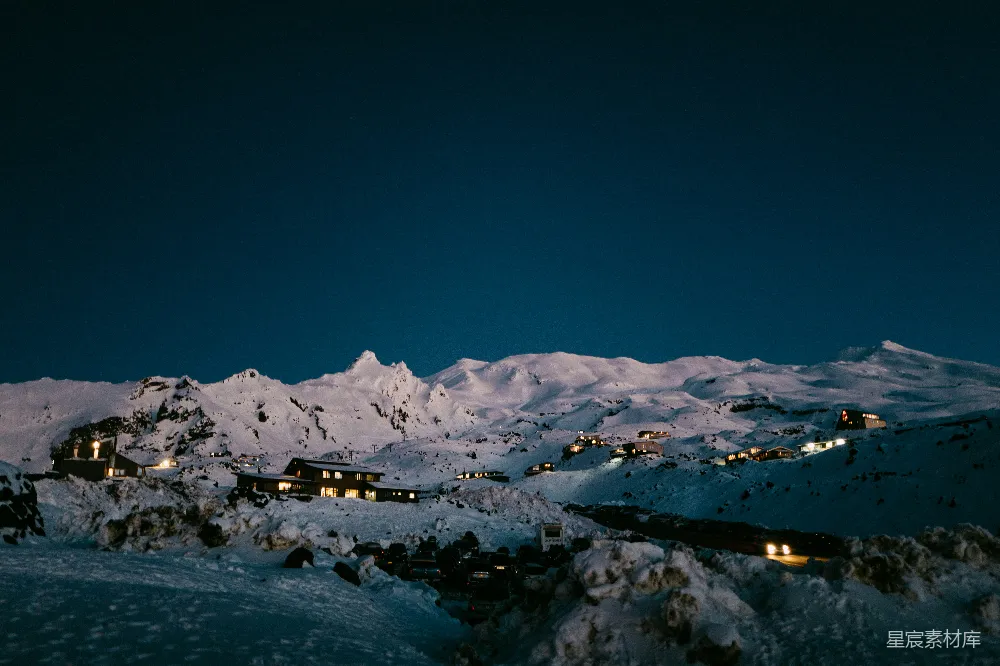 高清摄影 雪景 夜景 山村 自然风光 冬季 雪地夜景中的小村庄