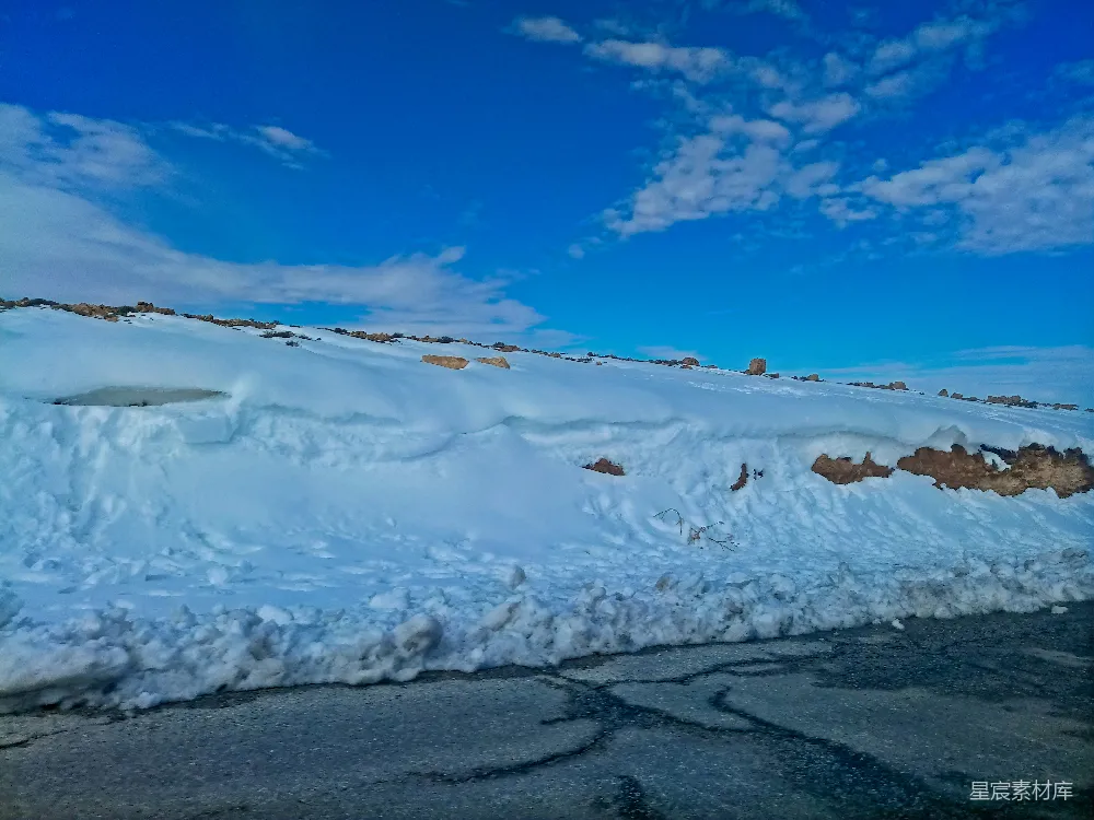 高清摄影 雪景 荒野 自然风光 冬日 户外 积雪覆盖的荒野