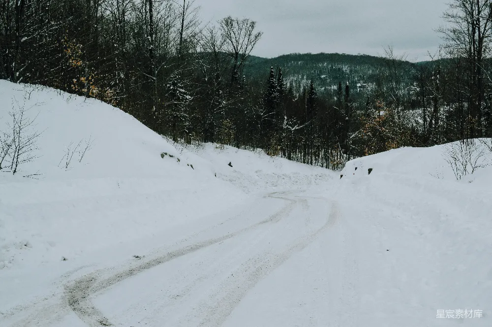 高清摄影 雪地 小径 冬季 自然风光 户外 雪地小径