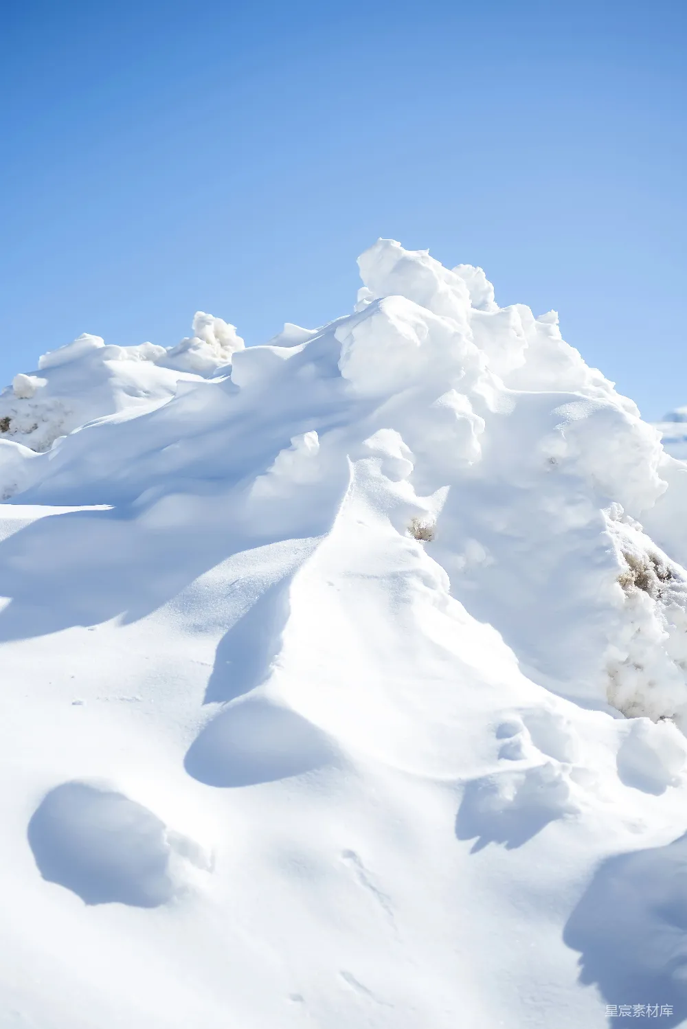 高清摄影 雪景 自然风光 冬季 户外 宁静 积雪覆盖的山丘
