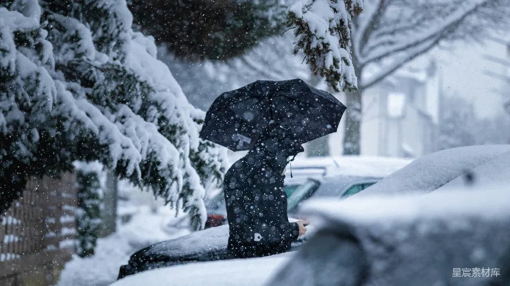 高清摄影 雪景 冬季 孤独 雨伞 城市 冬日雪景中的孤独身影