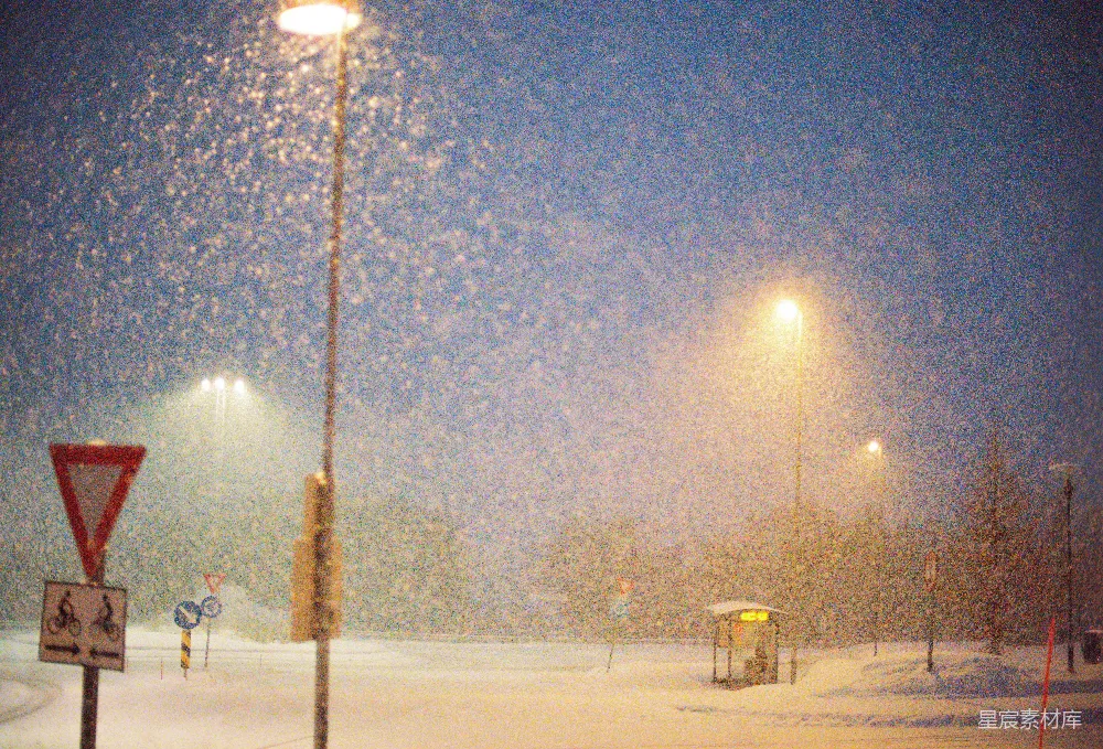 高清摄影 雪景 城市 街灯 夜晚 宁静 雪夜下的城市街景