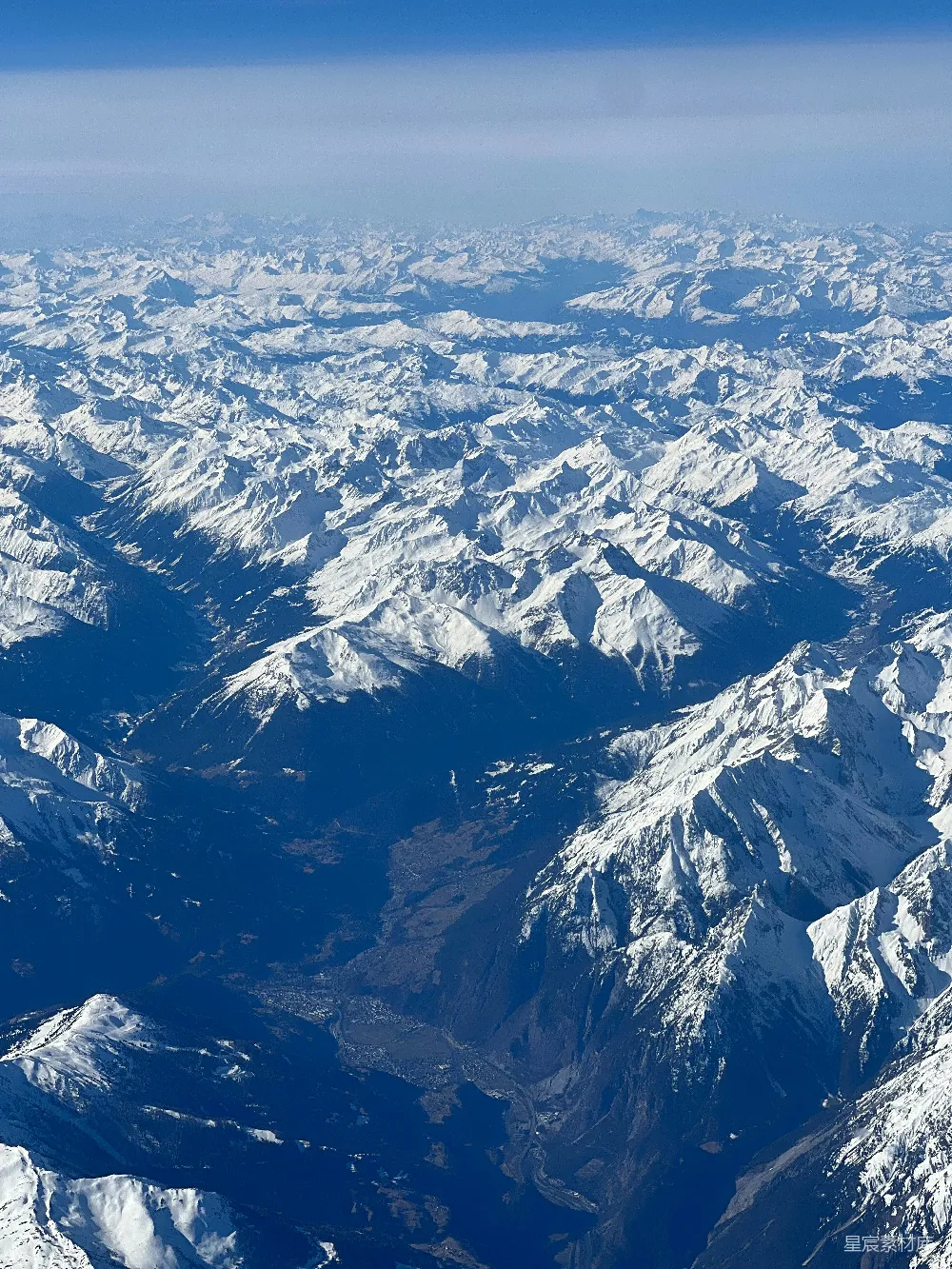 高清摄影 雪山 俯瞰 自然美景 冬季风景 户外旅行 雪山壮丽俯瞰图