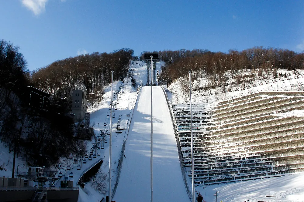 高清摄影 冬季 滑雪 雪景 户外 休闲 冬季滑雪场雪道与看台