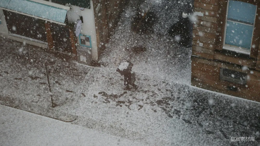 高清摄影 雪景 儿童 户外 冬日 雪中孩童的足迹