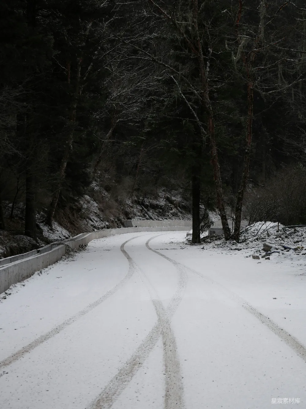 高清摄影 雪景 森林 道路 冬季 自然 冬日雪路