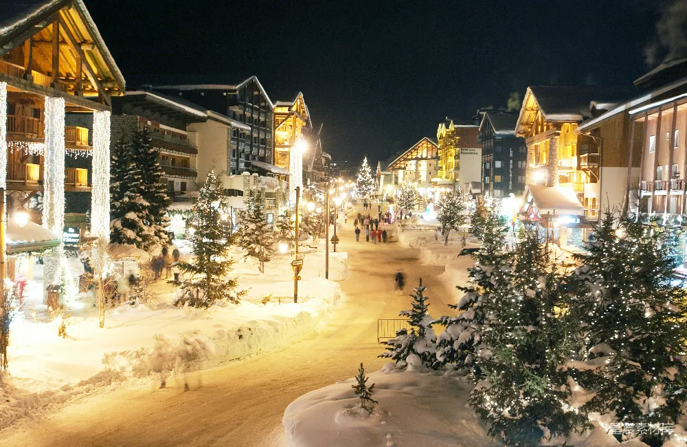 高清摄影 冬夜 小镇 雪景 灯光 度假 冬夜里的温馨小镇