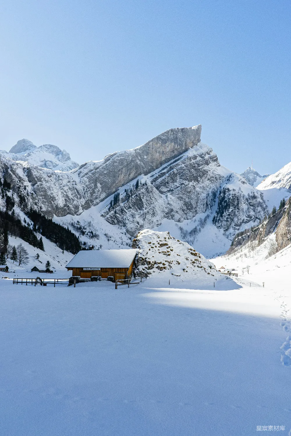 高清摄影 雪景 山景 冬日 自然风光 宁静 冬日山间小屋