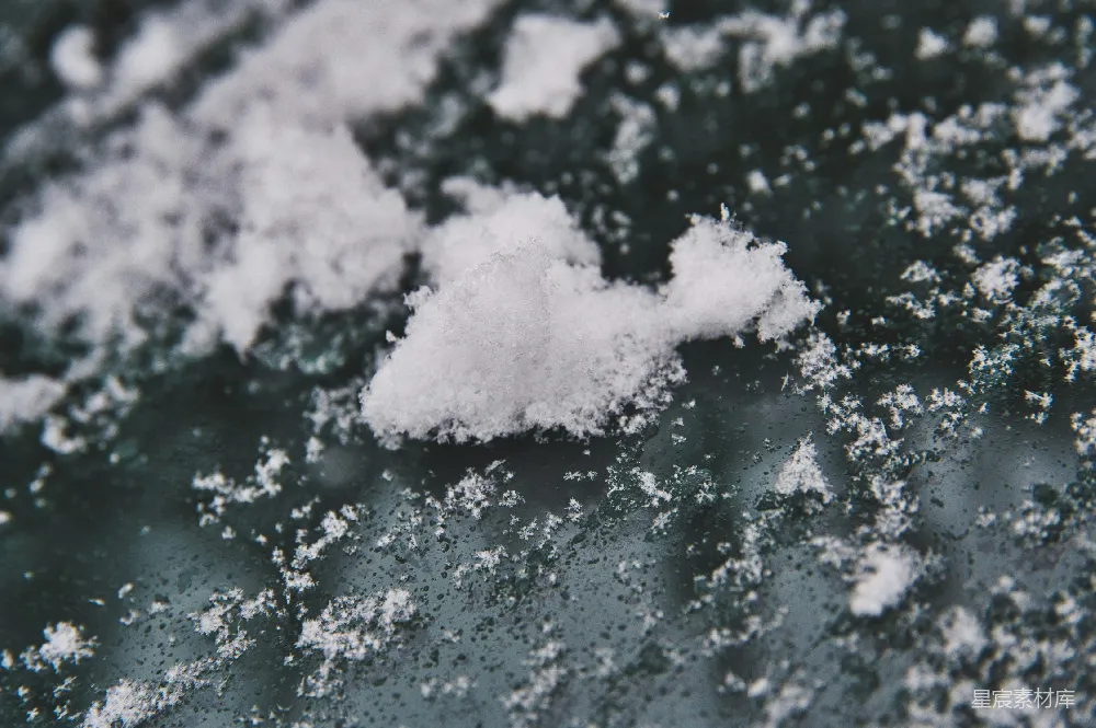 高清摄影 冬日 雪花 窗户 自然 静谧 冬日窗上的雪花