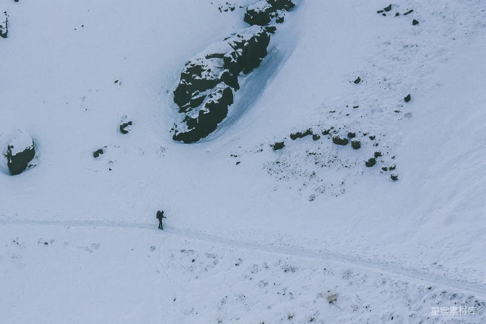 高清摄影 雪地 徒步 户外 冒险 自然 雪地徒步