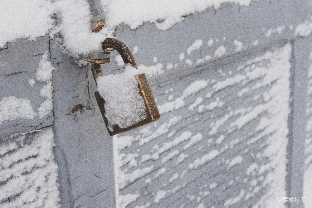 高清摄影 雪景 锁 冬季 静谧 冷峻 雪中的锁