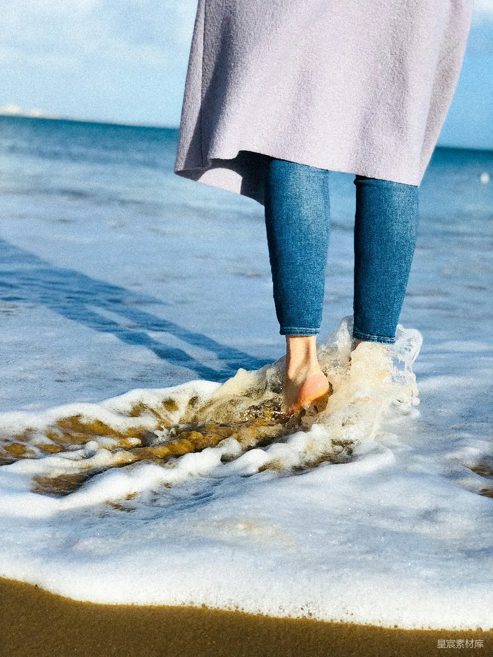 高清摄影 海滩 自然 放松 海浪 脚部 海边的脚丫