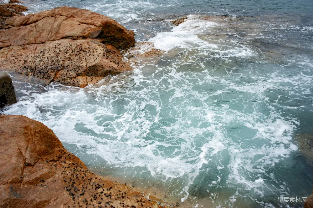 高清摄影 自然风光 海洋 动态场景 岩石 自然 海浪拍打岩石