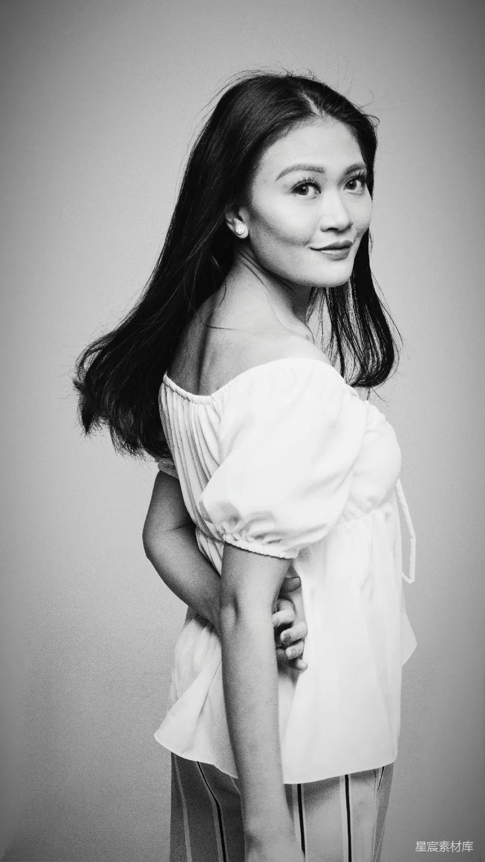 高清摄影 黑白肖像 优雅女性 时尚风格 人像摄影 日常生活 优雅黑白肖像