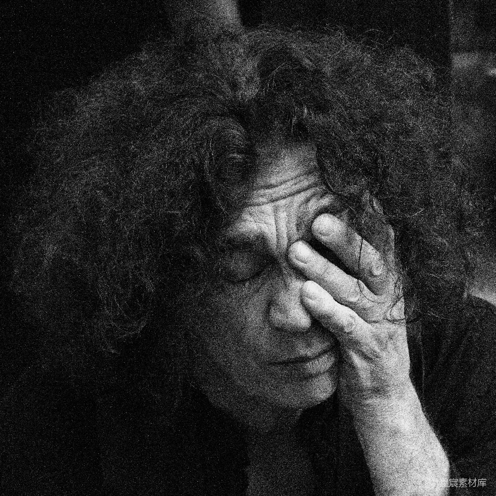 高清摄影 黑白摄影 肖像艺术 情感表达 深思 人物写真 黑白肖像：沉思中的灵魂
