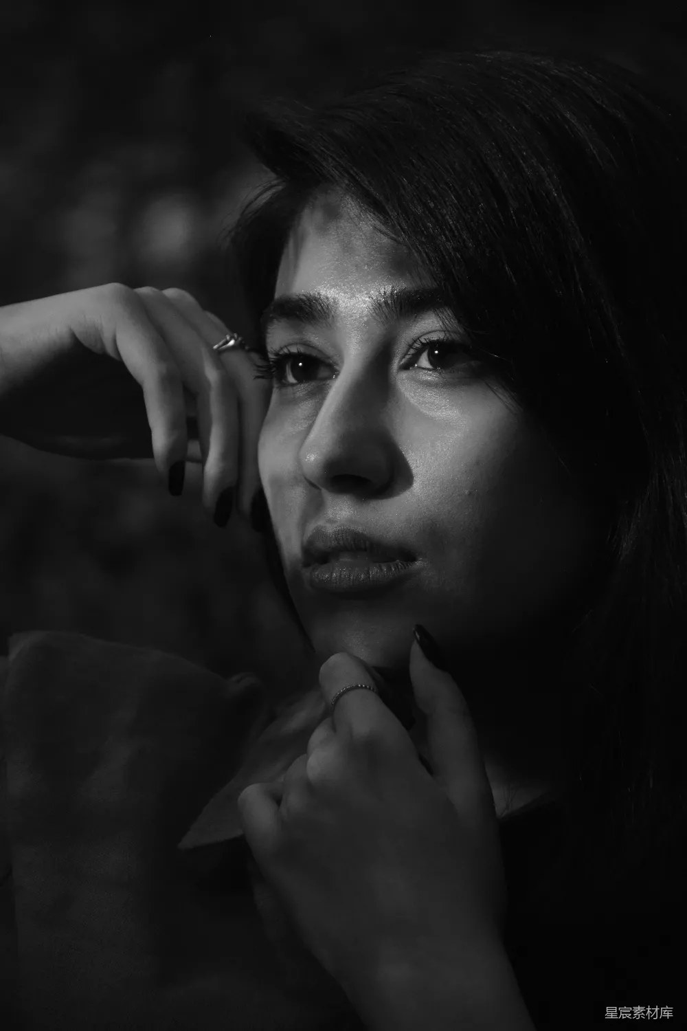 高清摄影 肖像 黑白色调 深邃眼神 女性 艺术 深邃眼神的黑白色调肖像