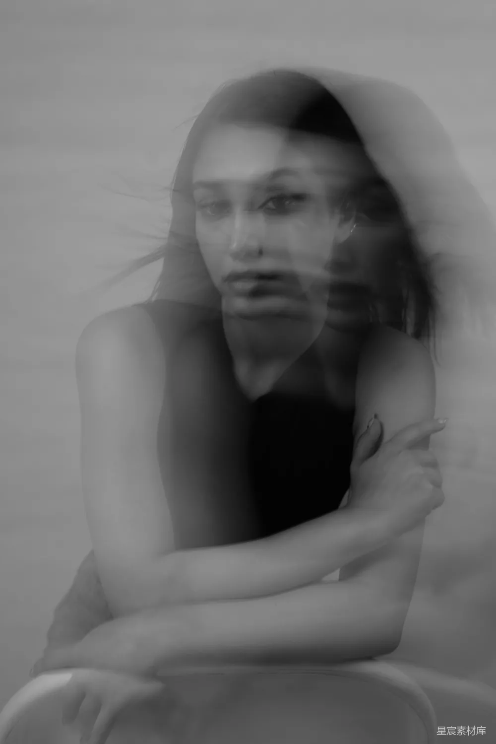 高清摄影 黑白 模糊 女性肖像 艺术 情感 黑白模糊的女性肖像
