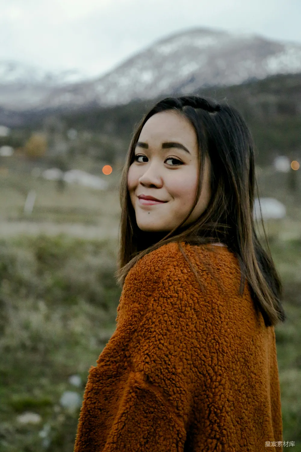 高清摄影 自然风光 人物肖像 冬季 户外 温暖 雪景中的温暖微笑