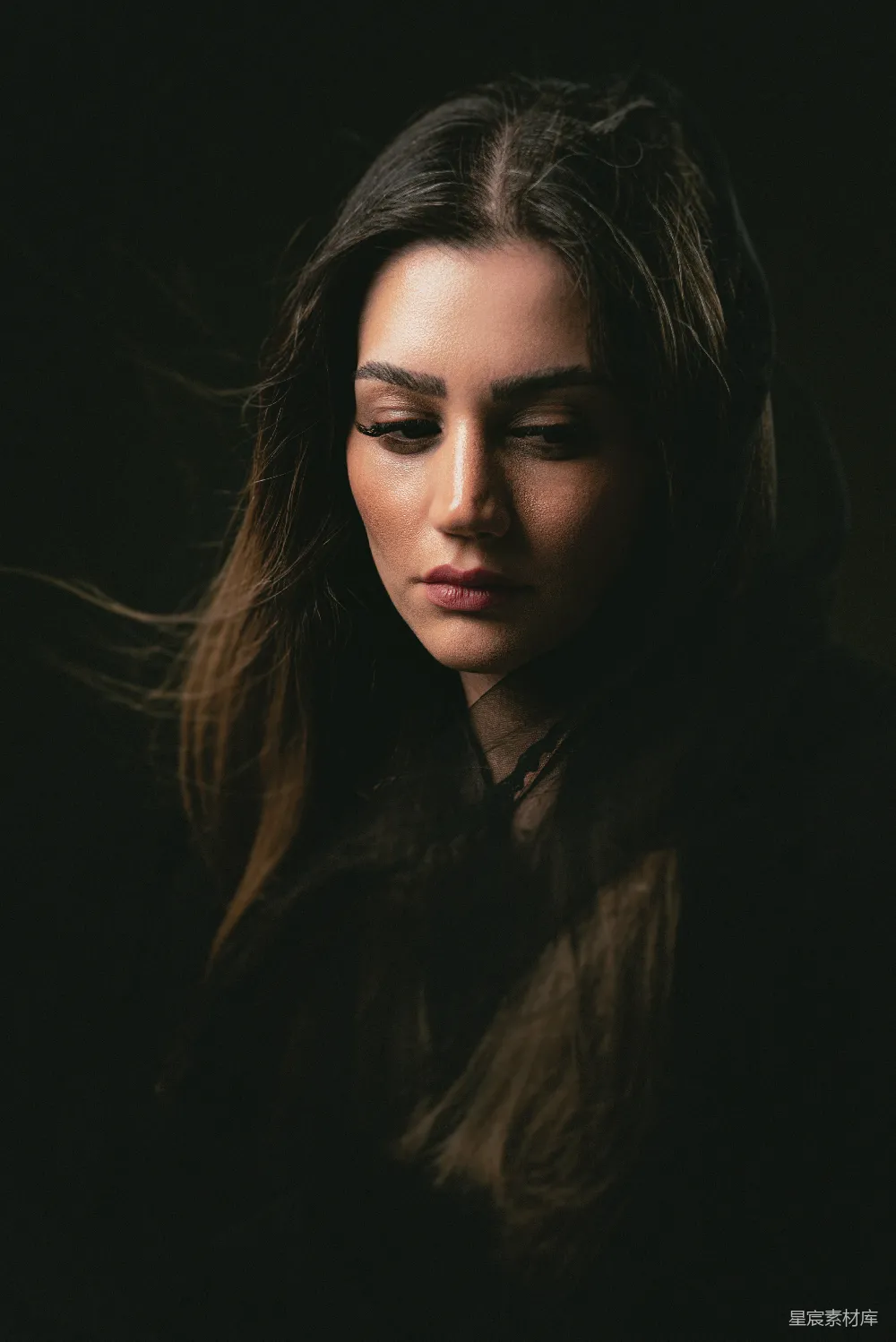 高清摄影 人像摄影 时尚 艺术 情感 优雅 深邃的眼神与飘逸的长发