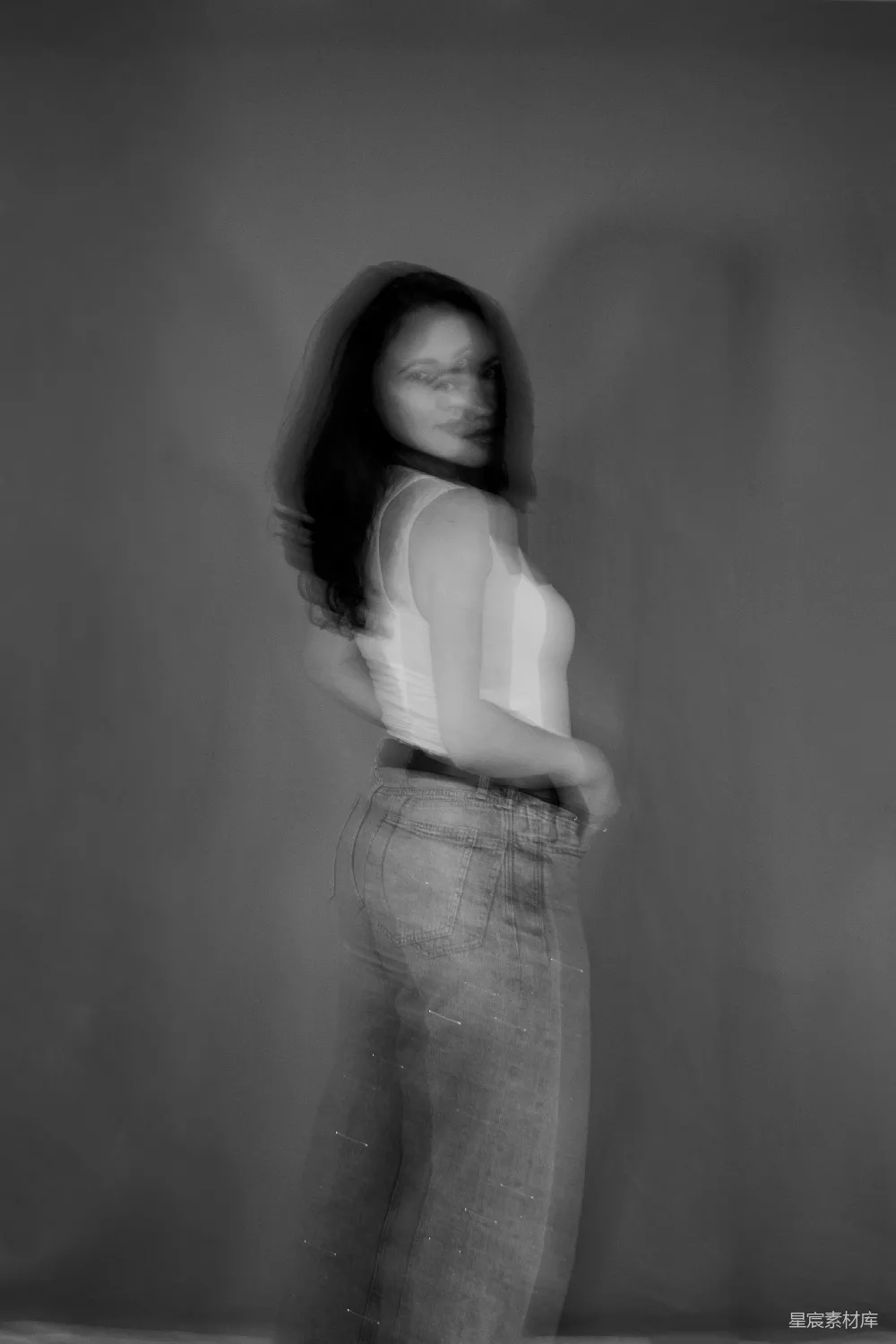 高清摄影 女性 摄影 黑白 优雅 时尚 朦胧光影下的优雅女性