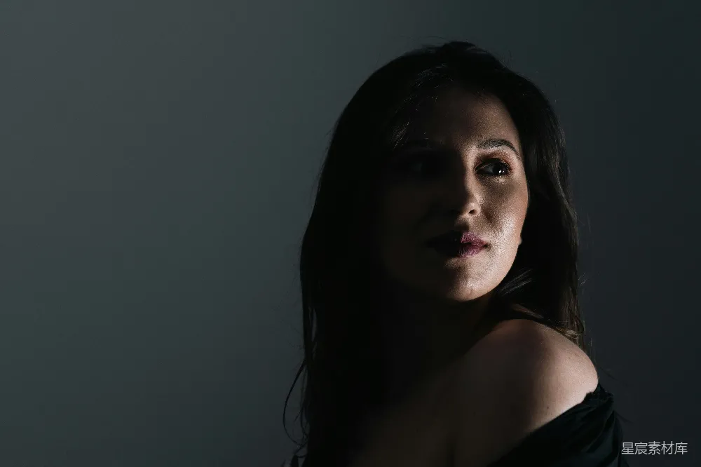高清摄影 肖像 女性 光影 艺术 情感 光影中的女性肖像