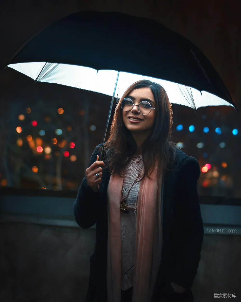 高清摄影 雨伞 夜景 都市 时尚 微笑 雨夜下的微笑