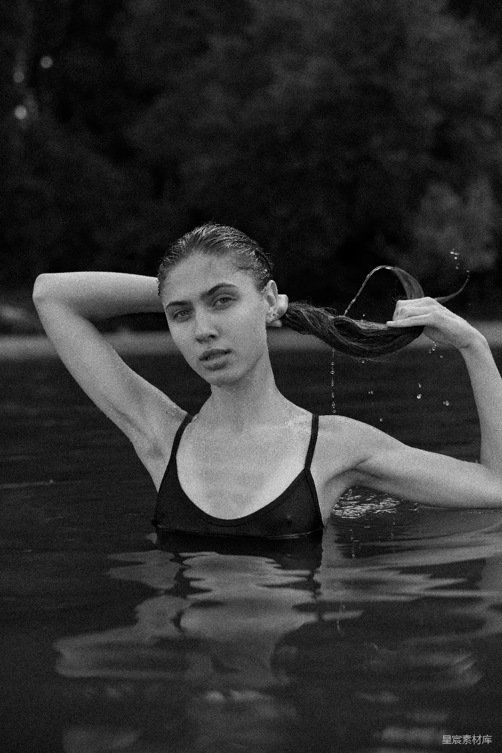 高清摄影 黑白摄影 女性 水 自然 写真 水中姿态