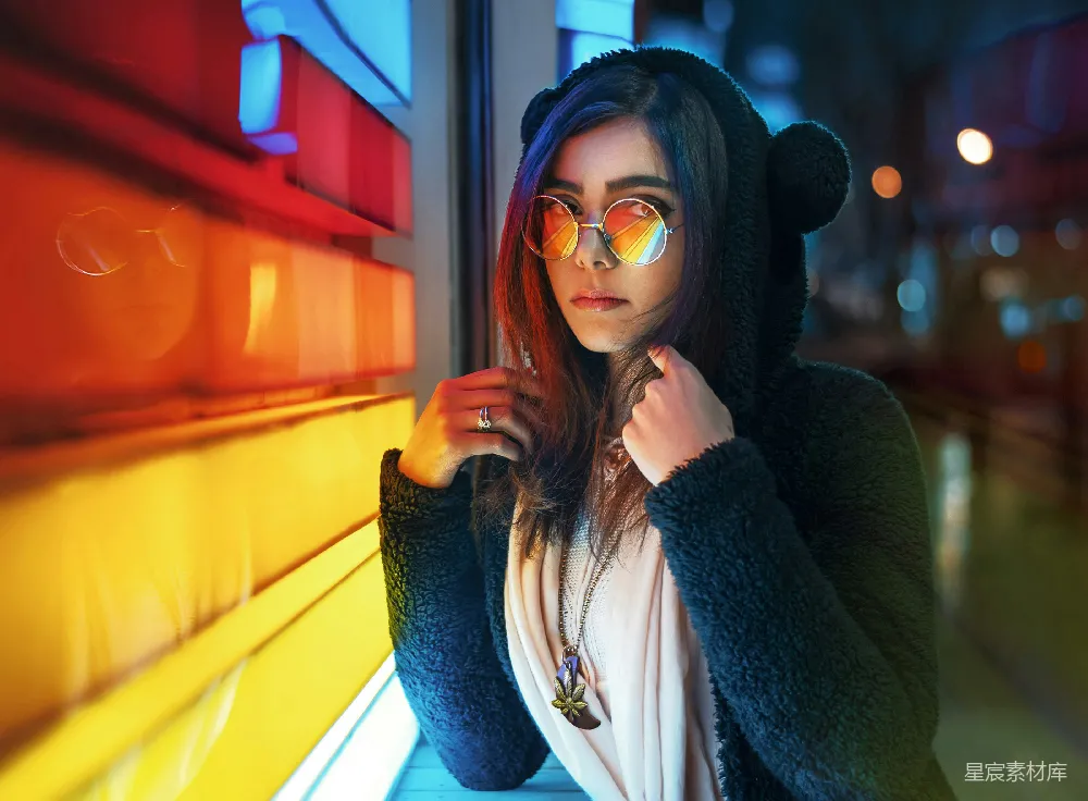 高清摄影 时尚 夜景 都市 潮流 女性 霓虹下的时尚女孩
