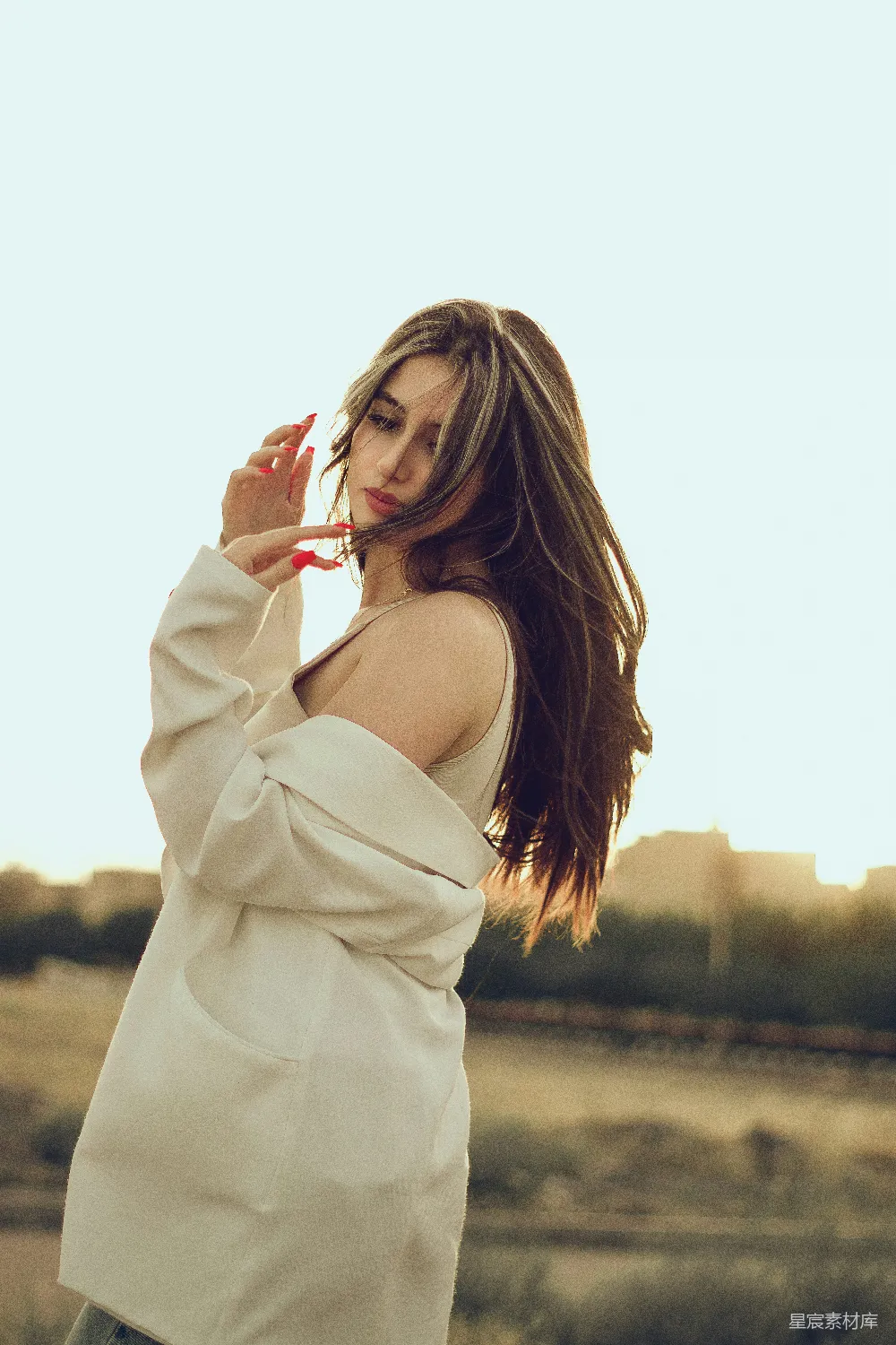 高清摄影 女性 阳光 优雅 时尚 自然 阳光下的优雅女性