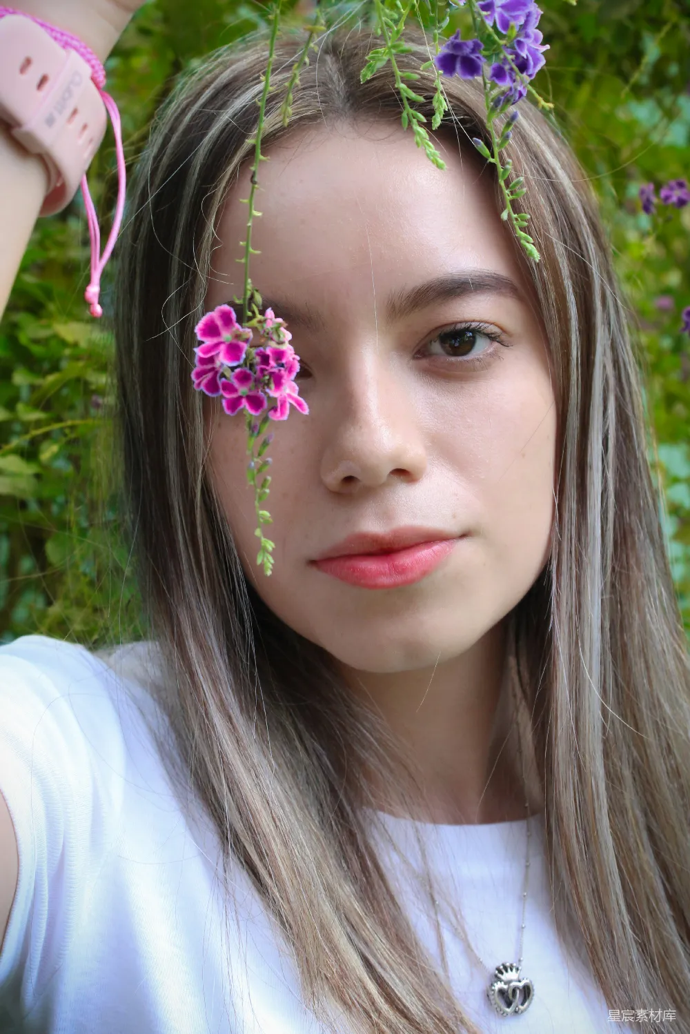 高清摄影 自然风光 青春 花环 户外 肖像 花环少女的自然之美